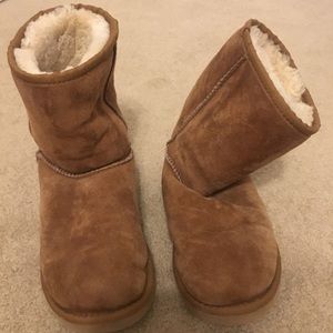 UGG size 4 kids gently used!